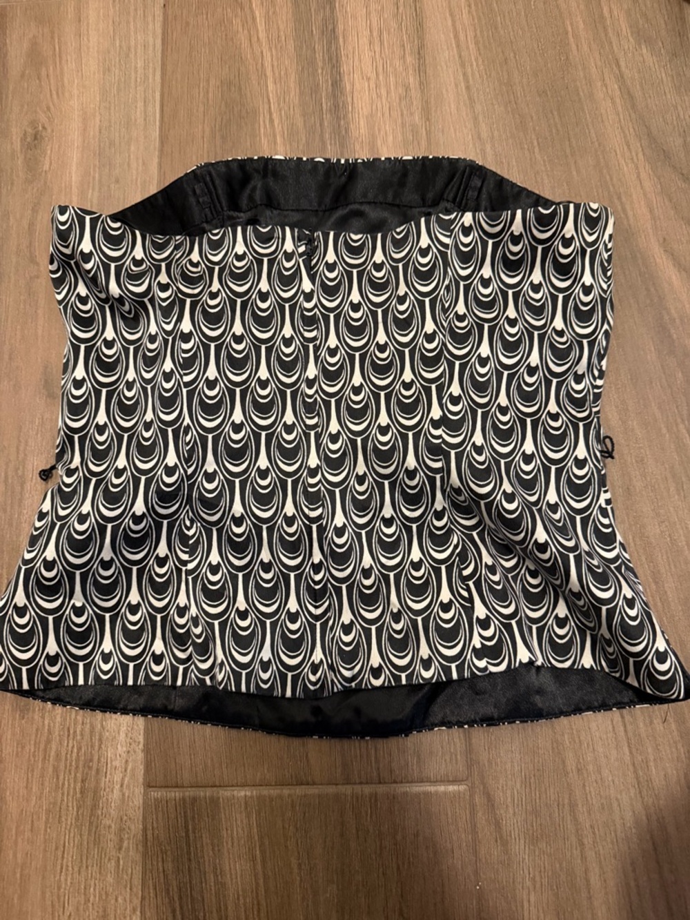 White House Black Market Black and White Strapless Patterned Tube Top - Picture 2 of 3